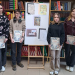 Laureatki przy swoich dziełach